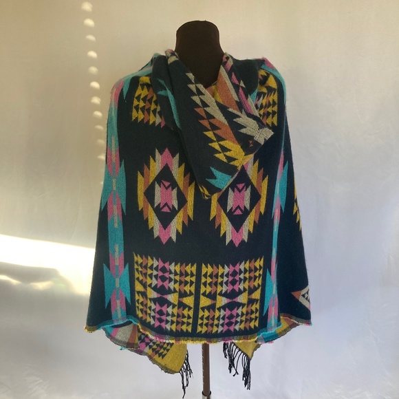 Beautiful Hooded Native Print Poncho - Picture 10 of 15